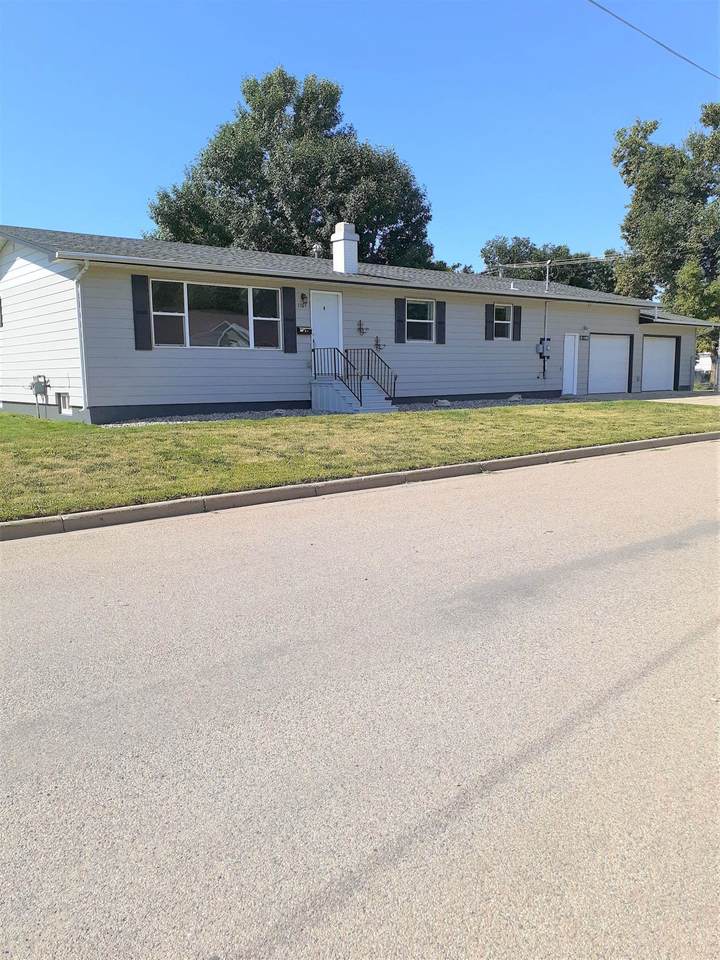 1105 6th Ave - Photo 1