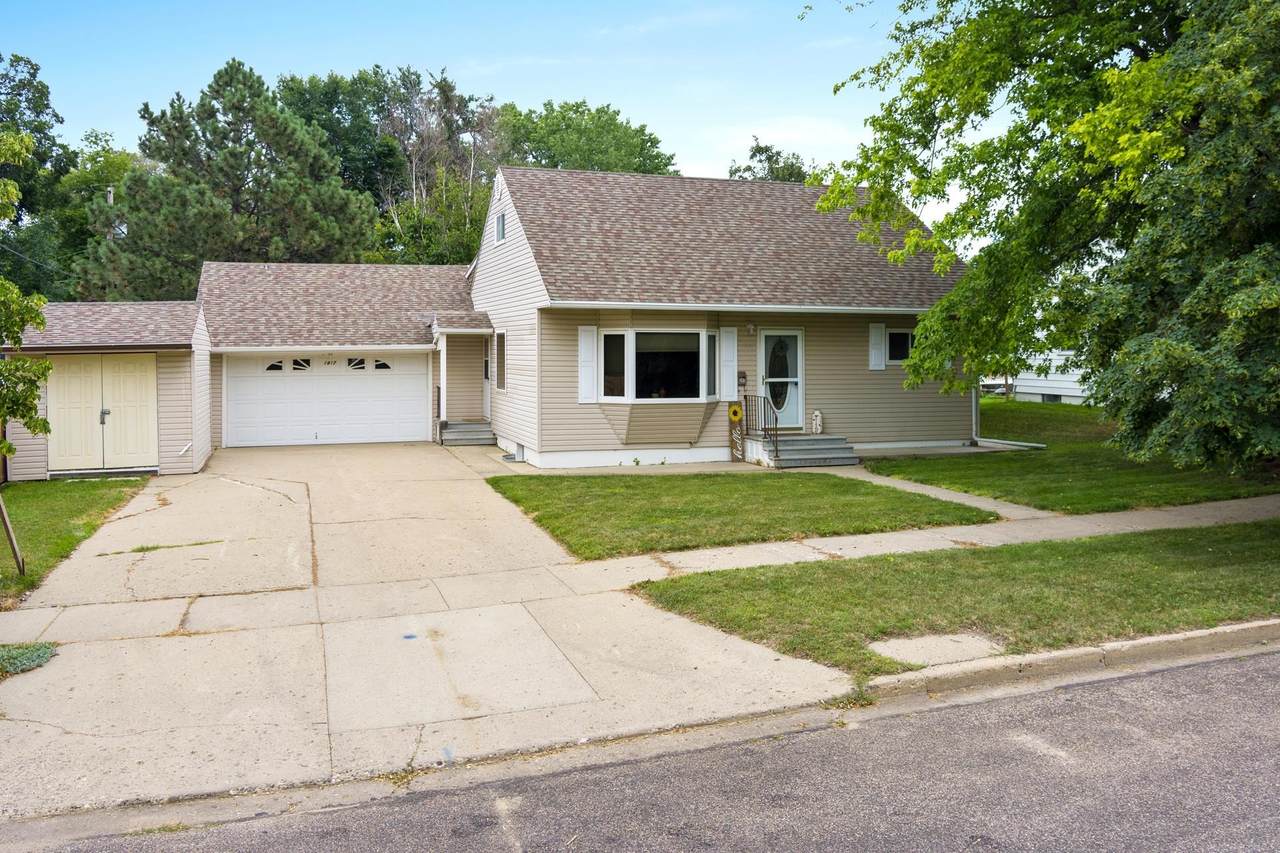 1417 8TH ST - Photo 1