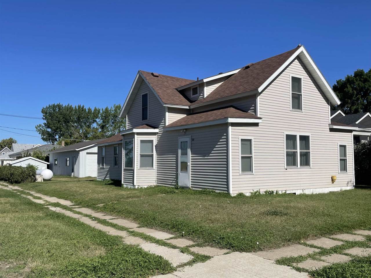 300 10th St W - Photo 1