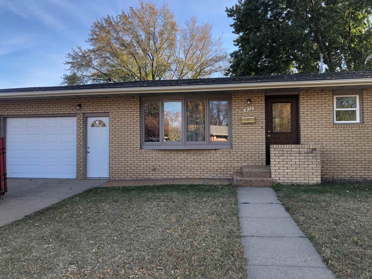 411 16th Ave - Photo 1