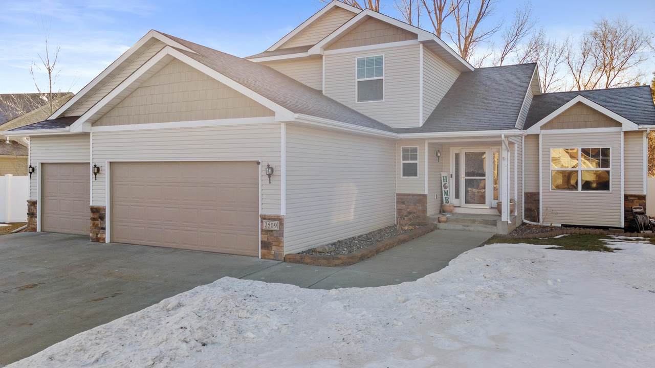 2509 Heritage Dr - Photo 1