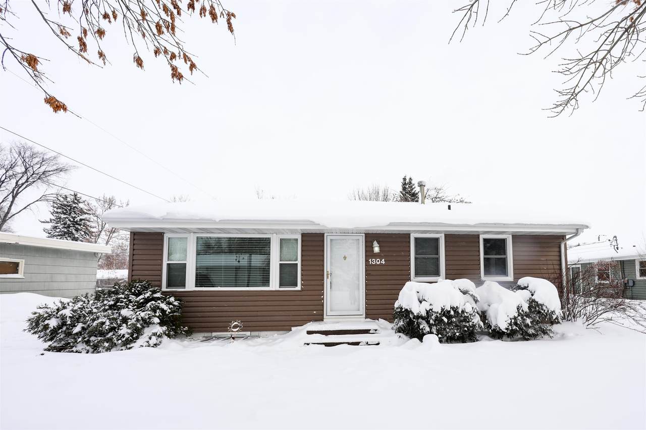 1304 Valley View Drive - Photo 1