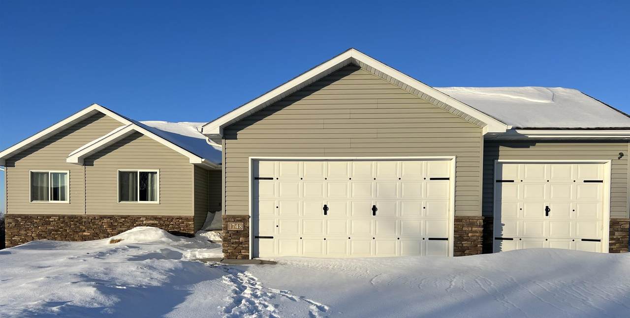 1748 Evergreen Avenue - Photo 1
