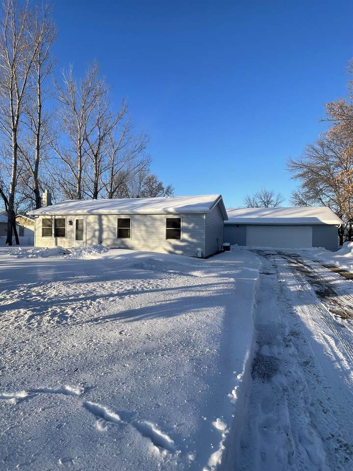 3004 47th St - Photo 1
