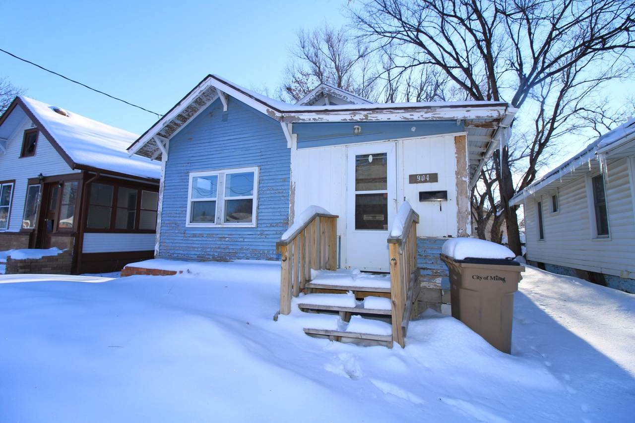 904 6th Ave - Photo 1