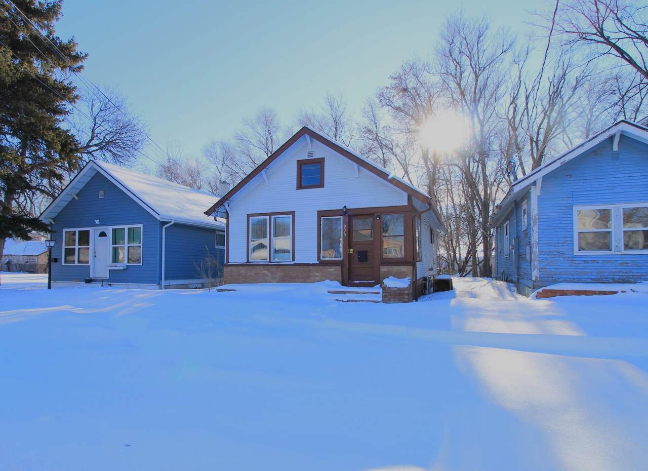 906 6th Ave - Photo 1