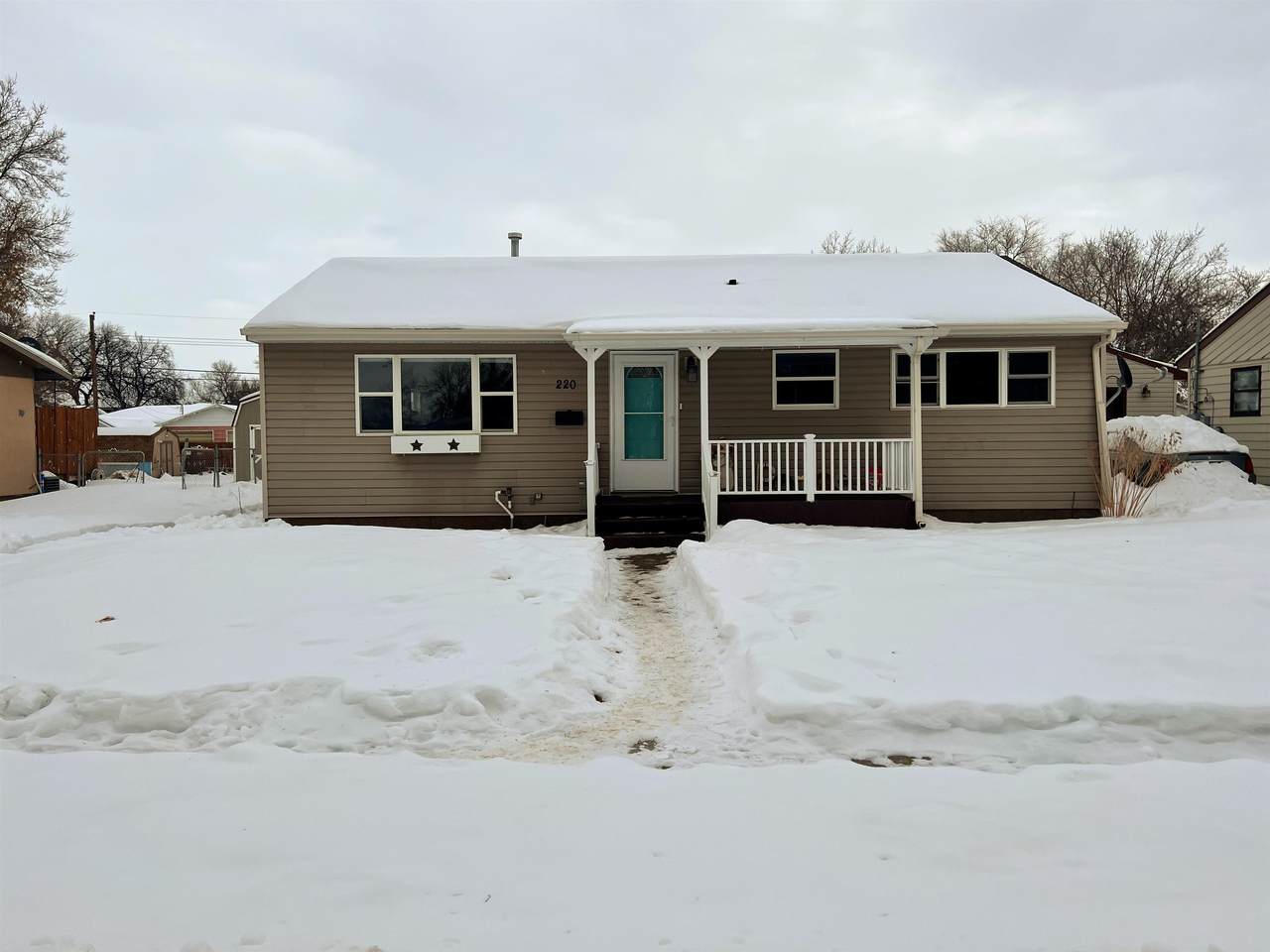 220 20th St - Photo 1