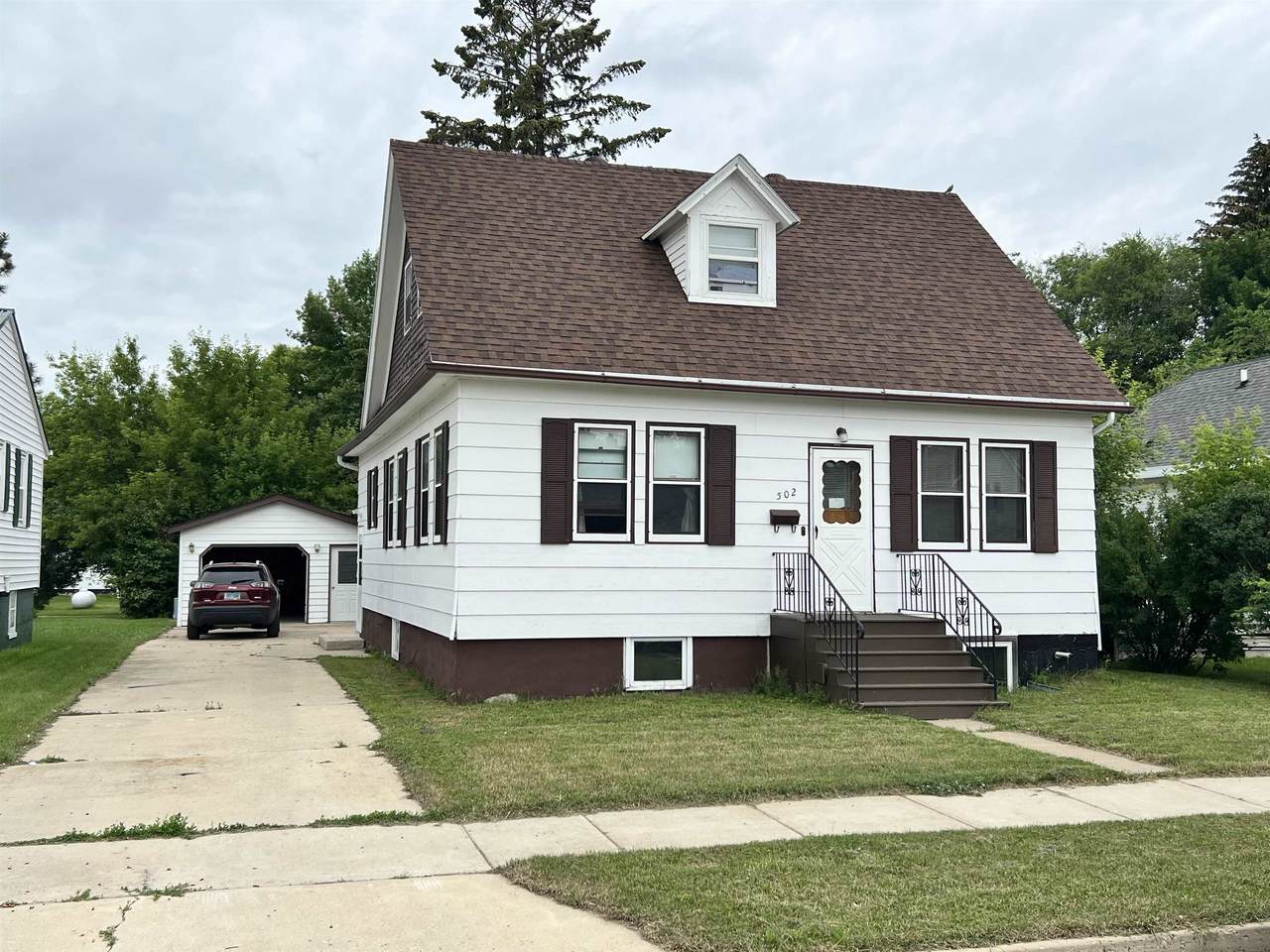 502 Main Ave - Photo 1