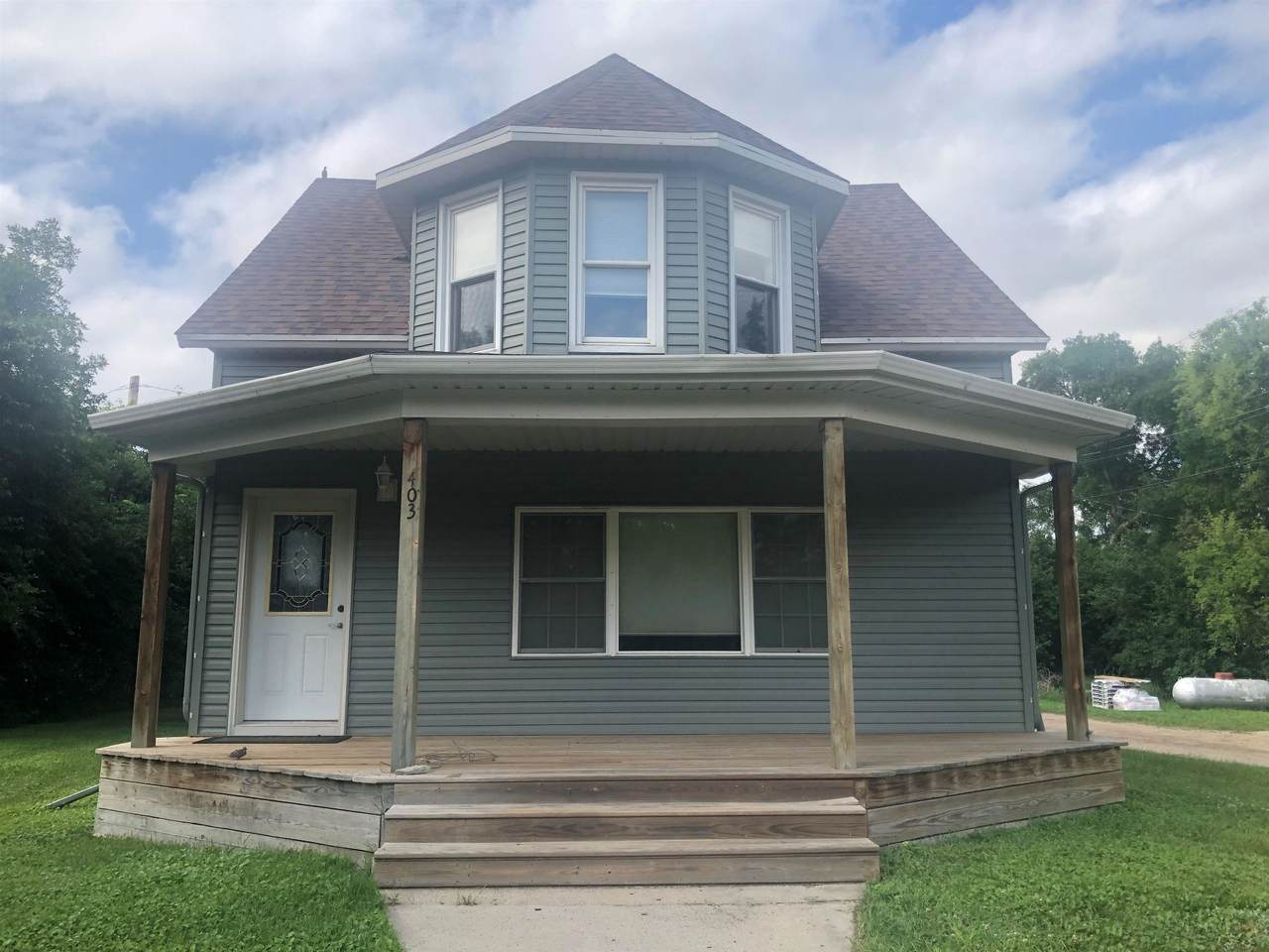 403 2nd St - Photo 1