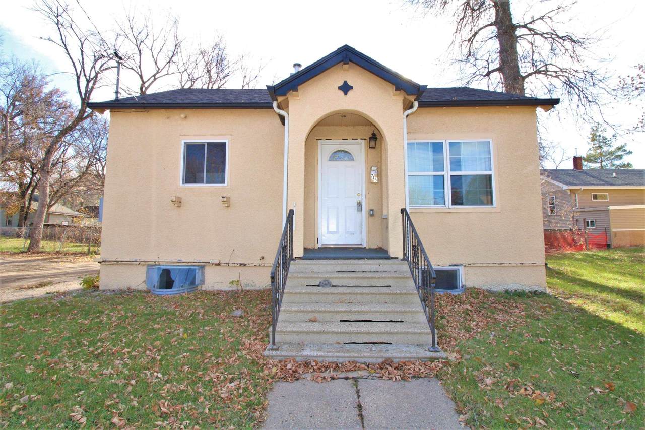 715 2nd Ave - Photo 1