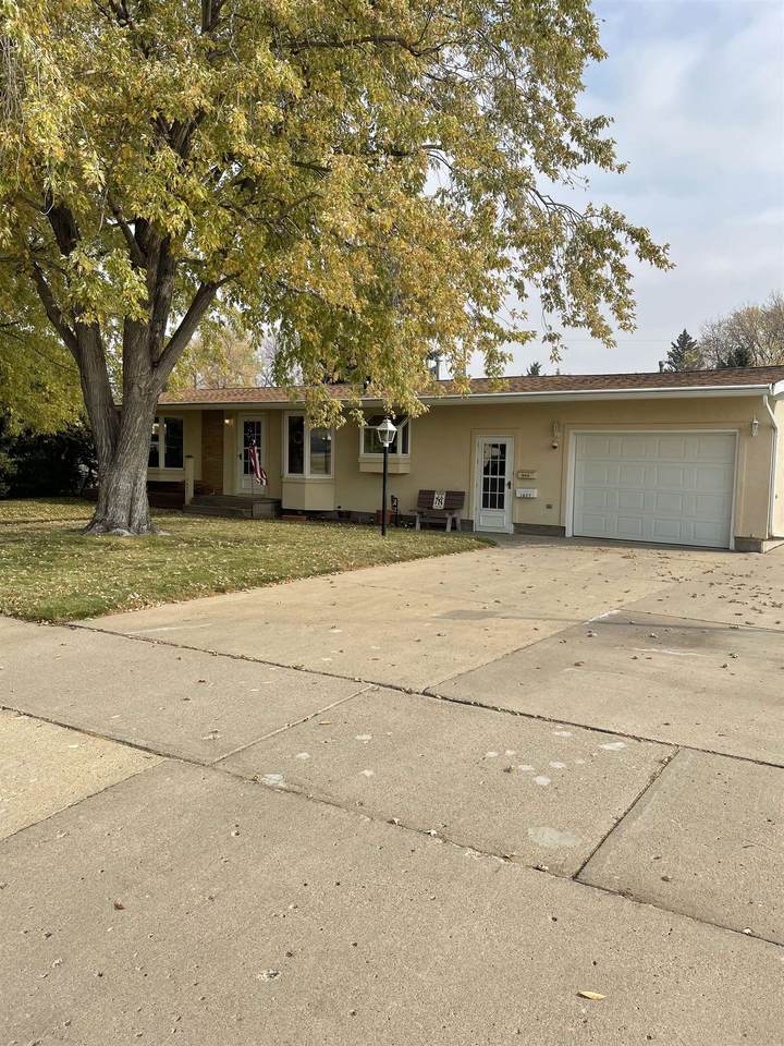 1837 6th St - Photo 1