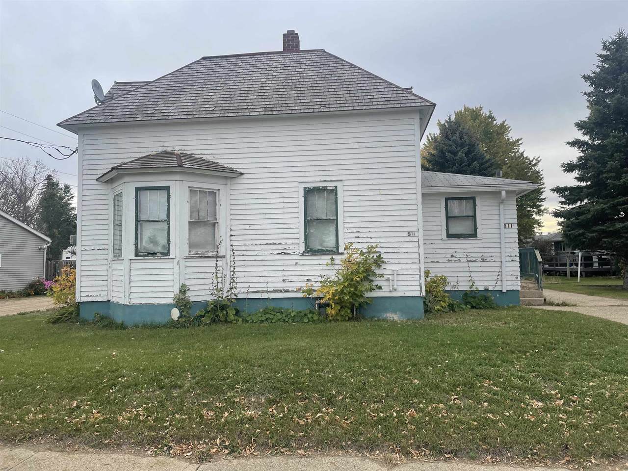 511 3rd Ave - Photo 1