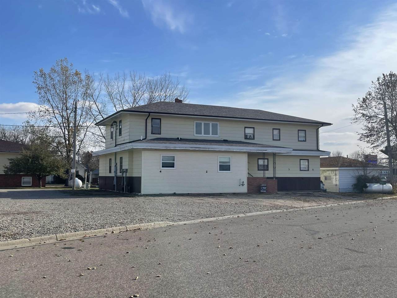 404 Elm Ave - Photo 1