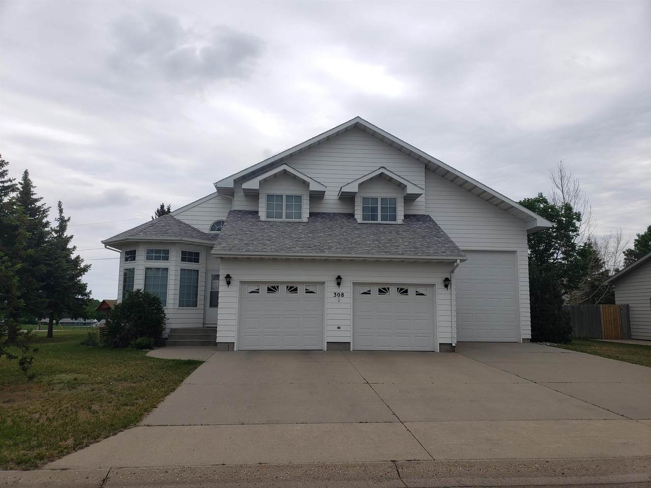 308 28th St - Photo 1