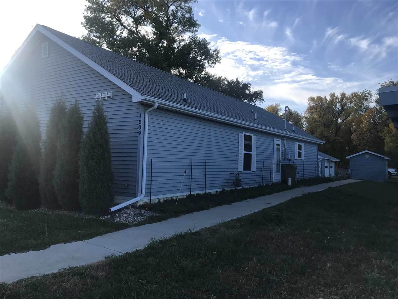 1509 4TH AVE - Photo 1