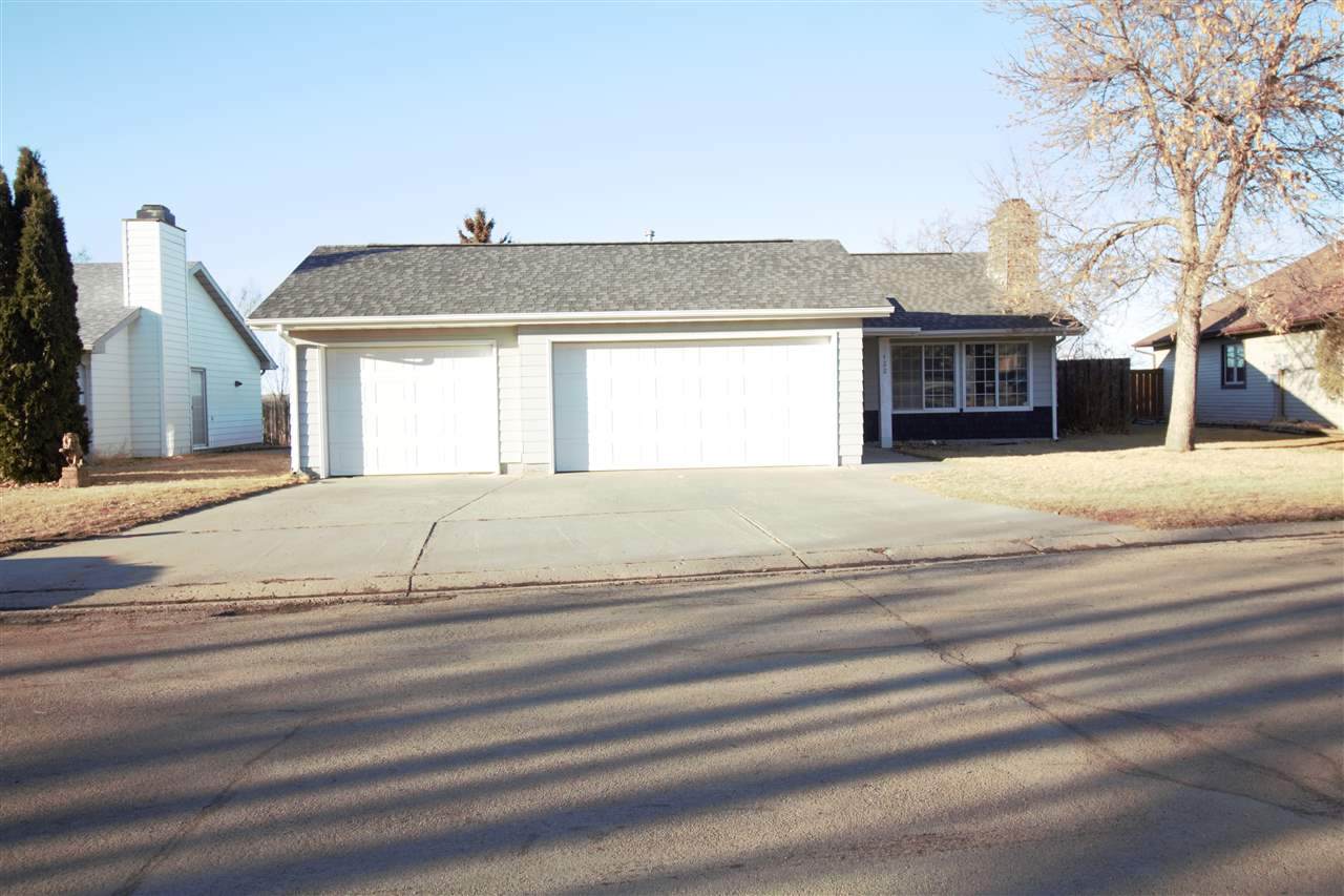 1422 Cottonwood Ave - Photo 1