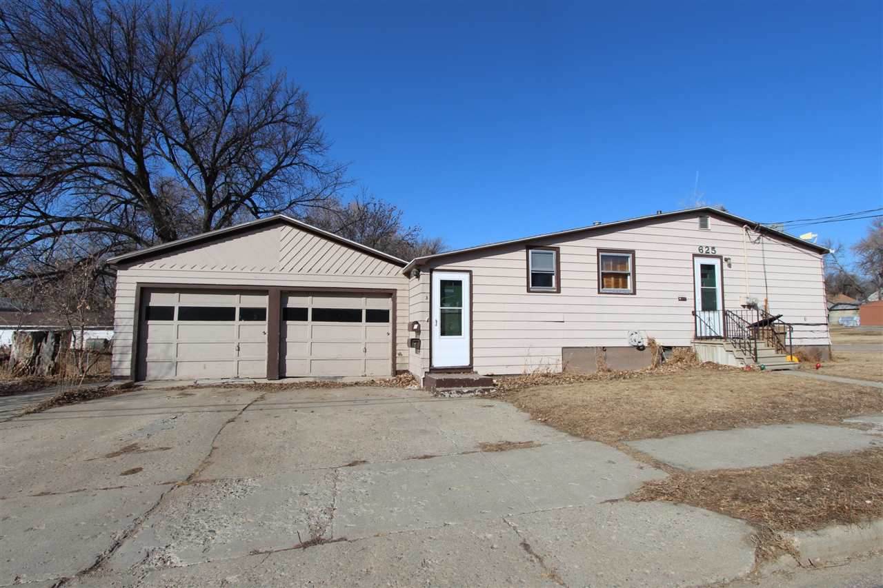 625 12TH ST - Photo 1