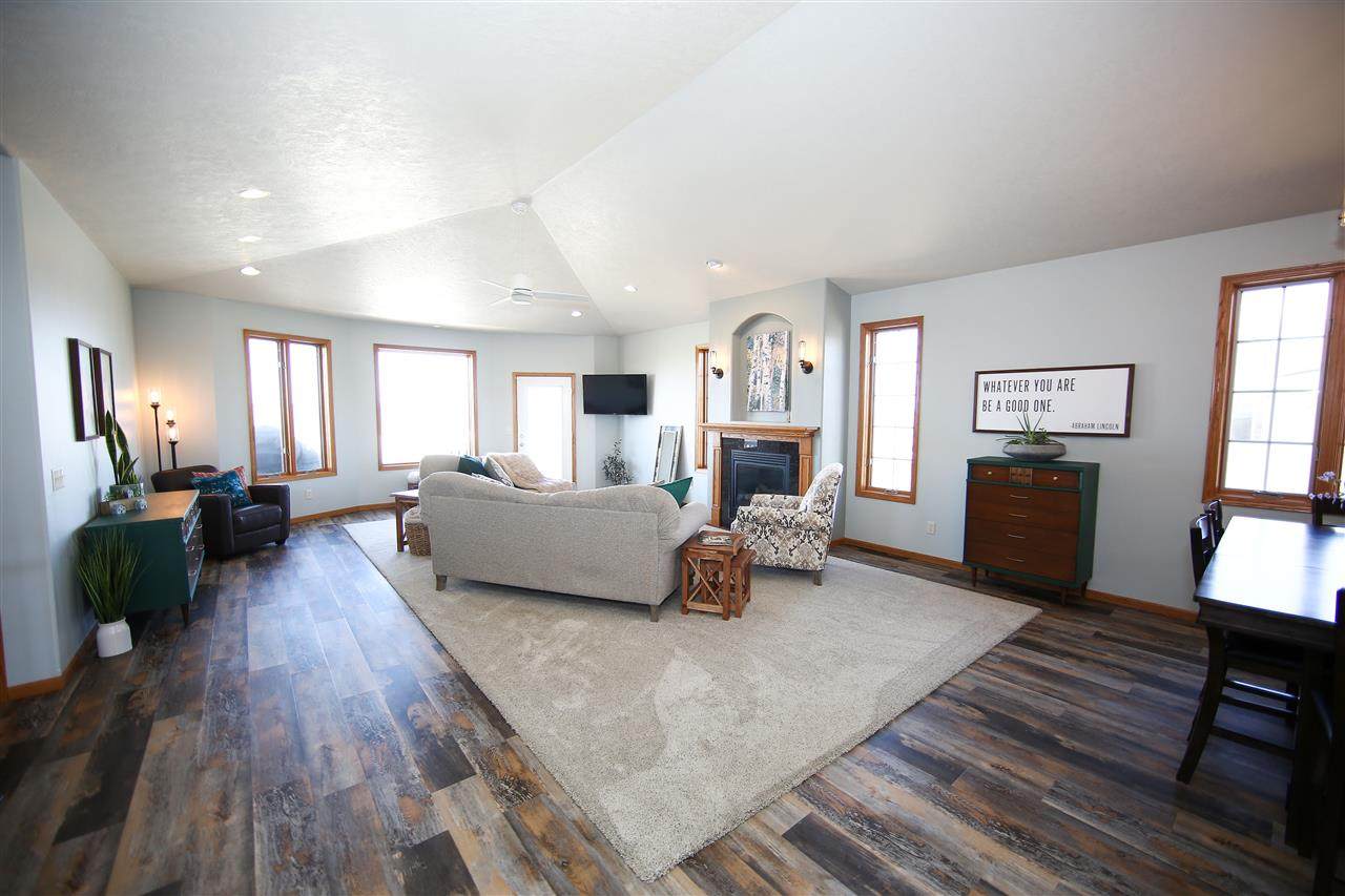 1620 Dakota Dr - Photo 1