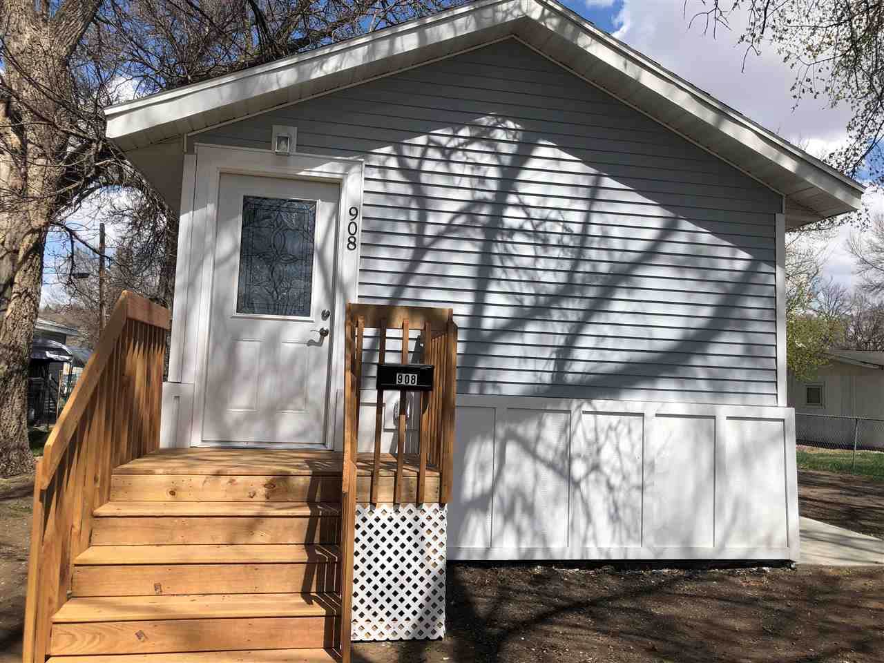 908 7th Ave - Photo 1