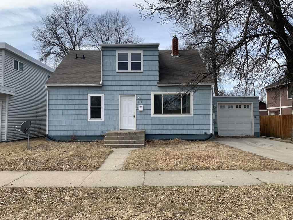 213 20th St - Photo 1