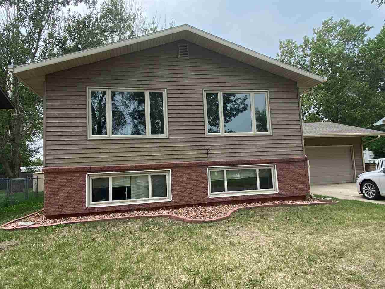 2113 6th St - Photo 1