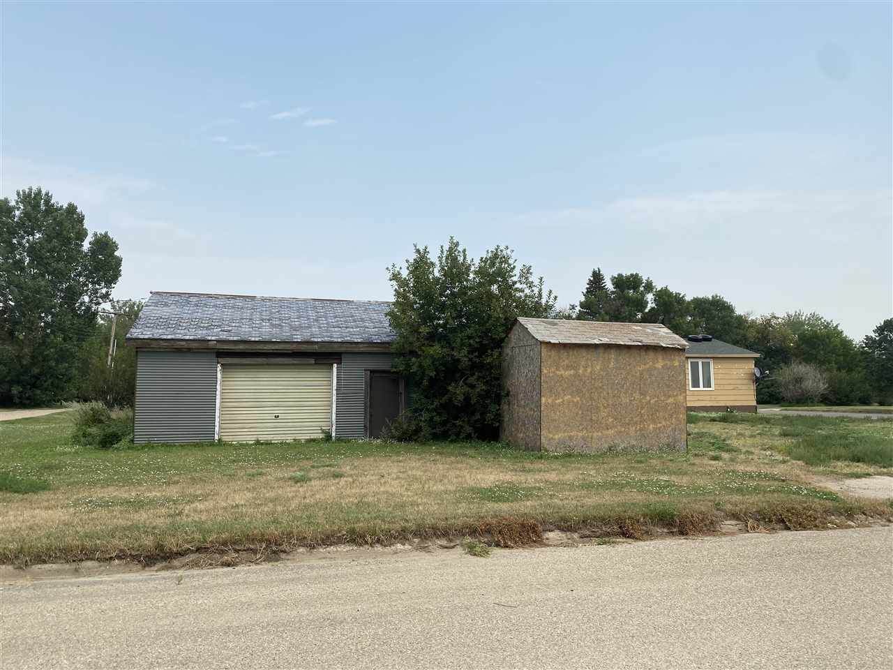 202 Railway St - Photo 1