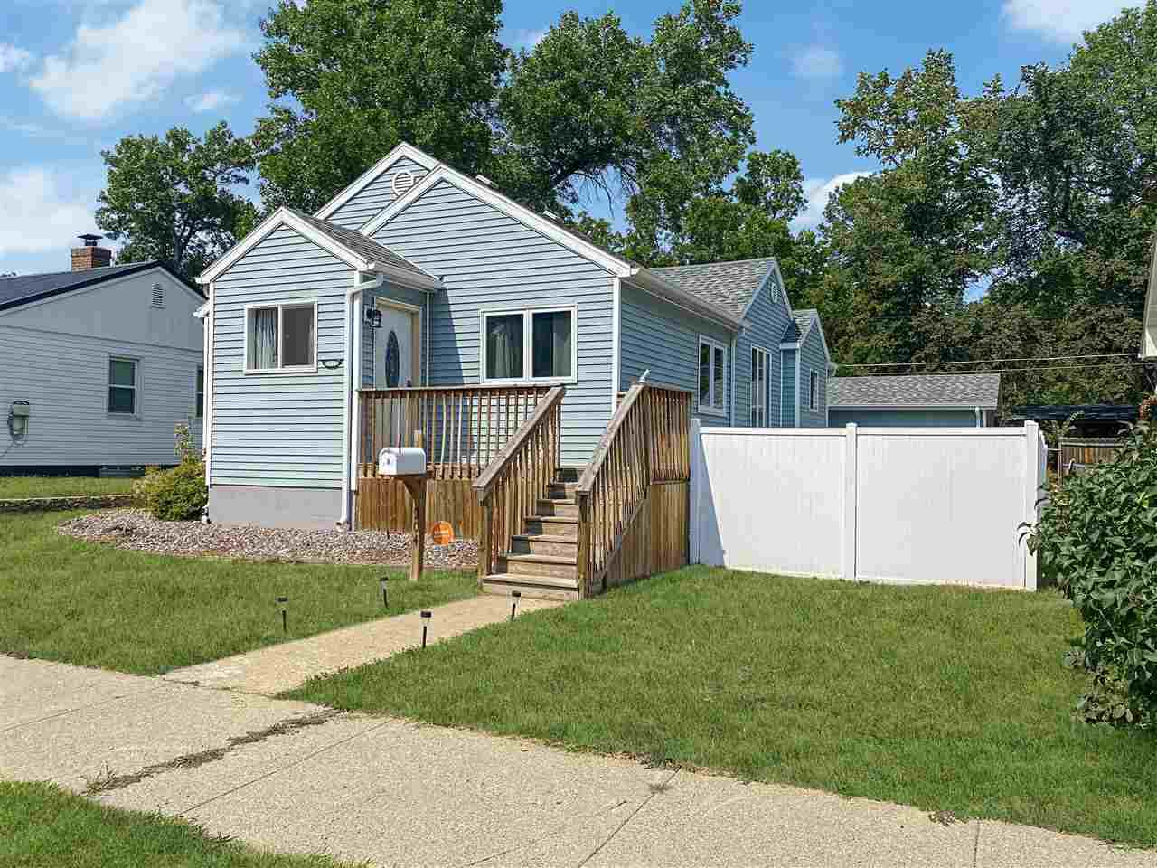904 1st Ave - Photo 1
