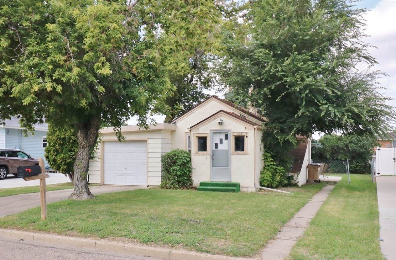 404 12TH AVE - Photo 1
