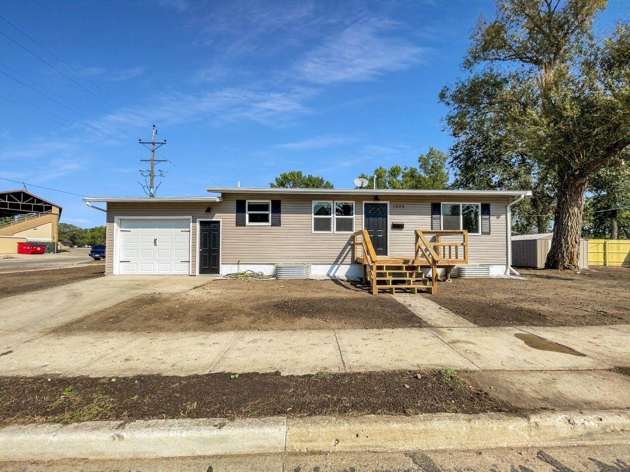 1305 5th Ave. - Photo 1