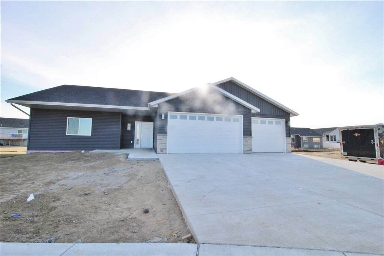 1604 Woodlands Way - Photo 1