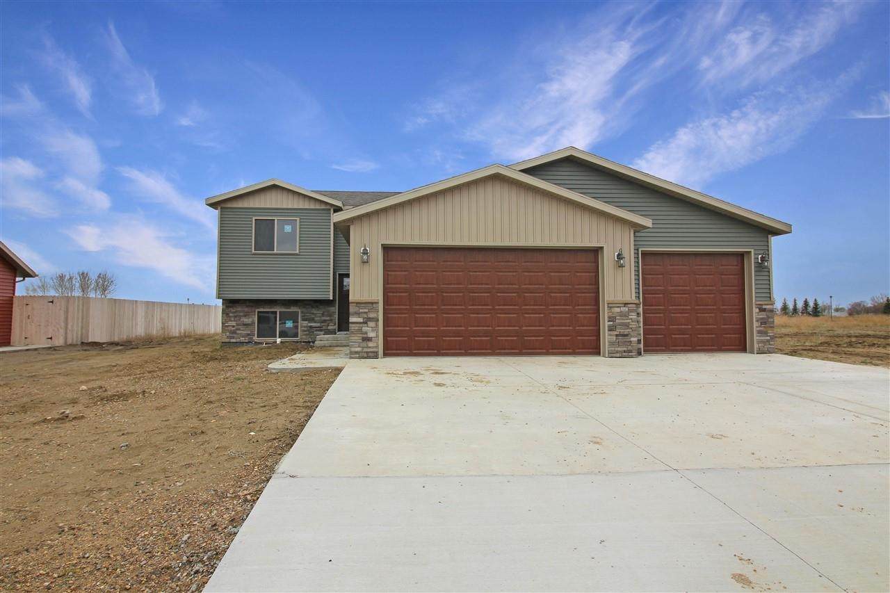 404 6th Ave - Photo 1