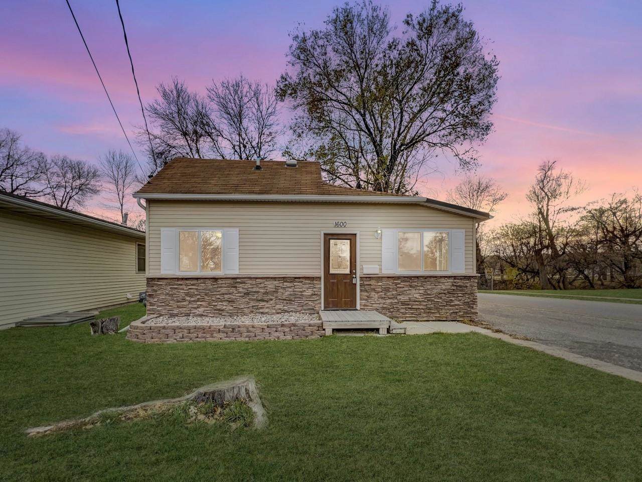 1600 3rd Ave. - Photo 1