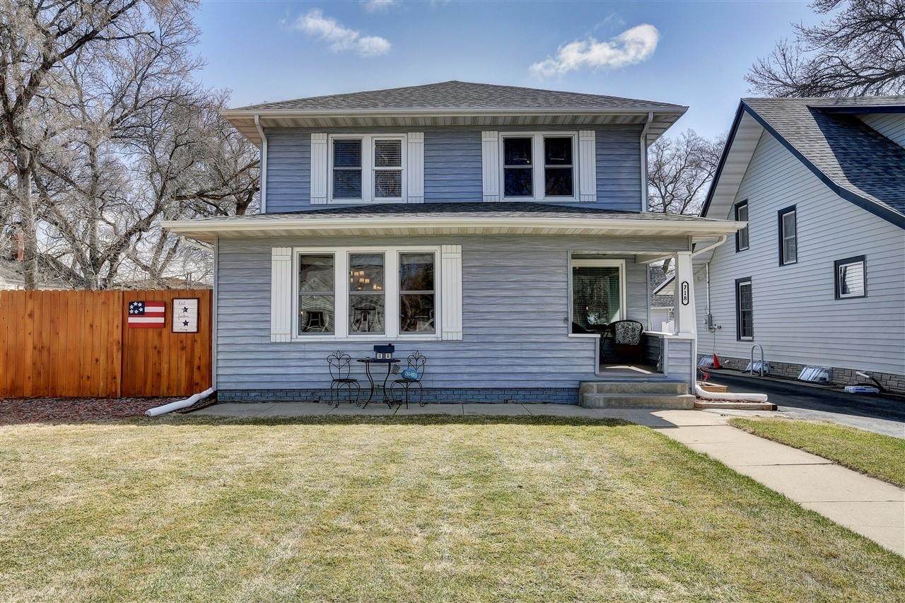 718 9th St - Photo 1