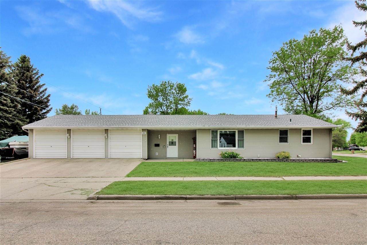 1305 Valley View Dr - Photo 1