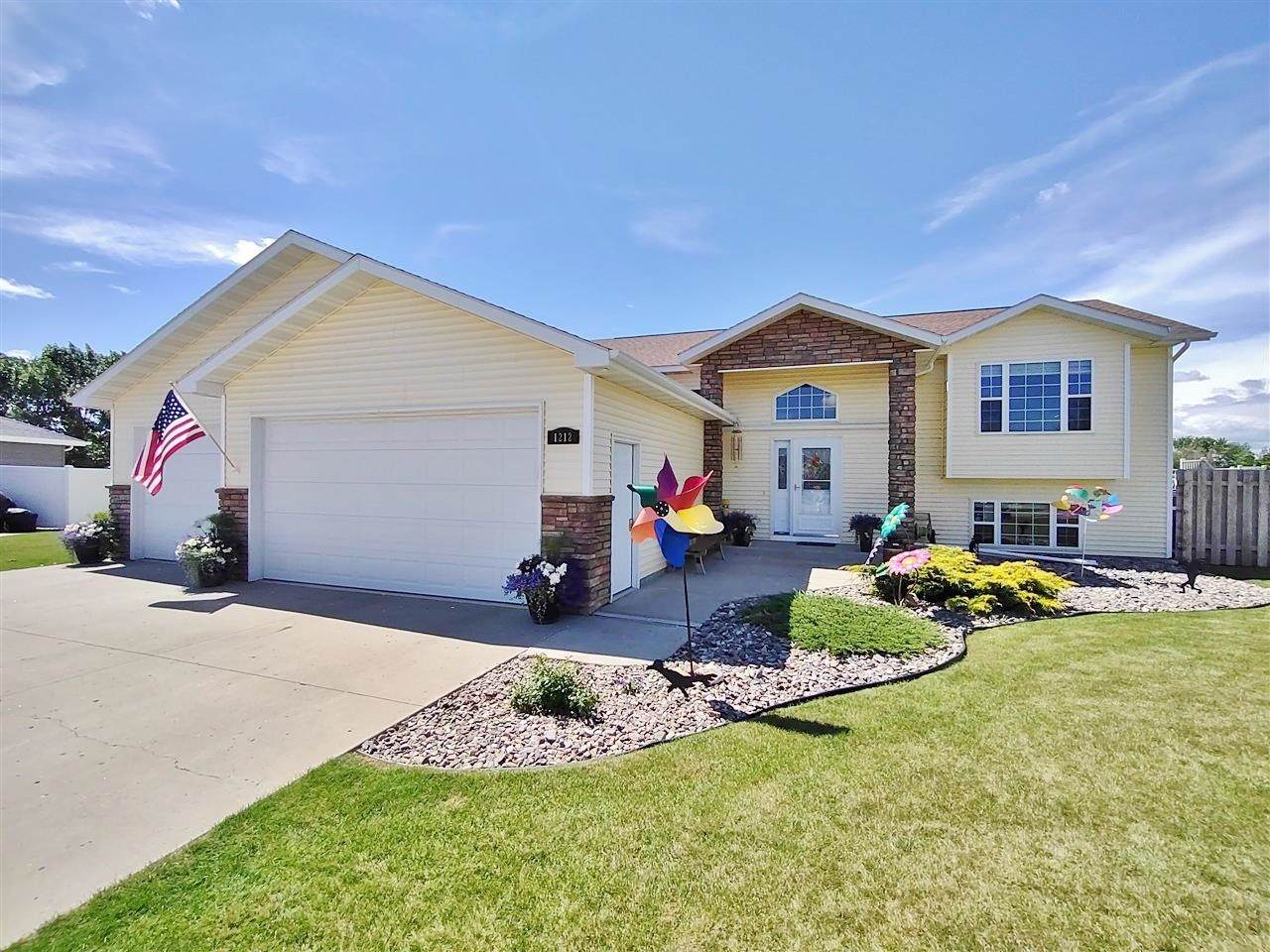 1212 Hiawatha St. - Photo 1