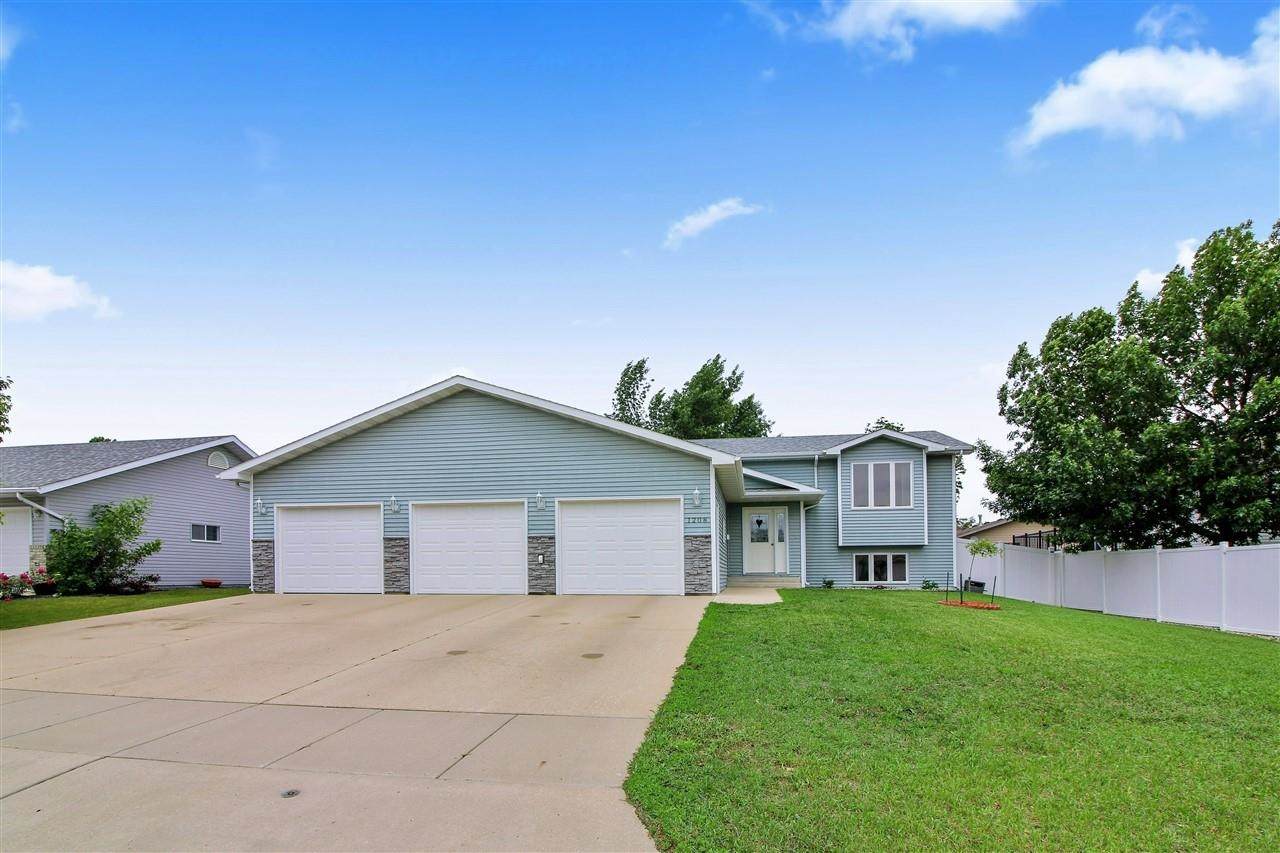 1208 34th Ave - Photo 1
