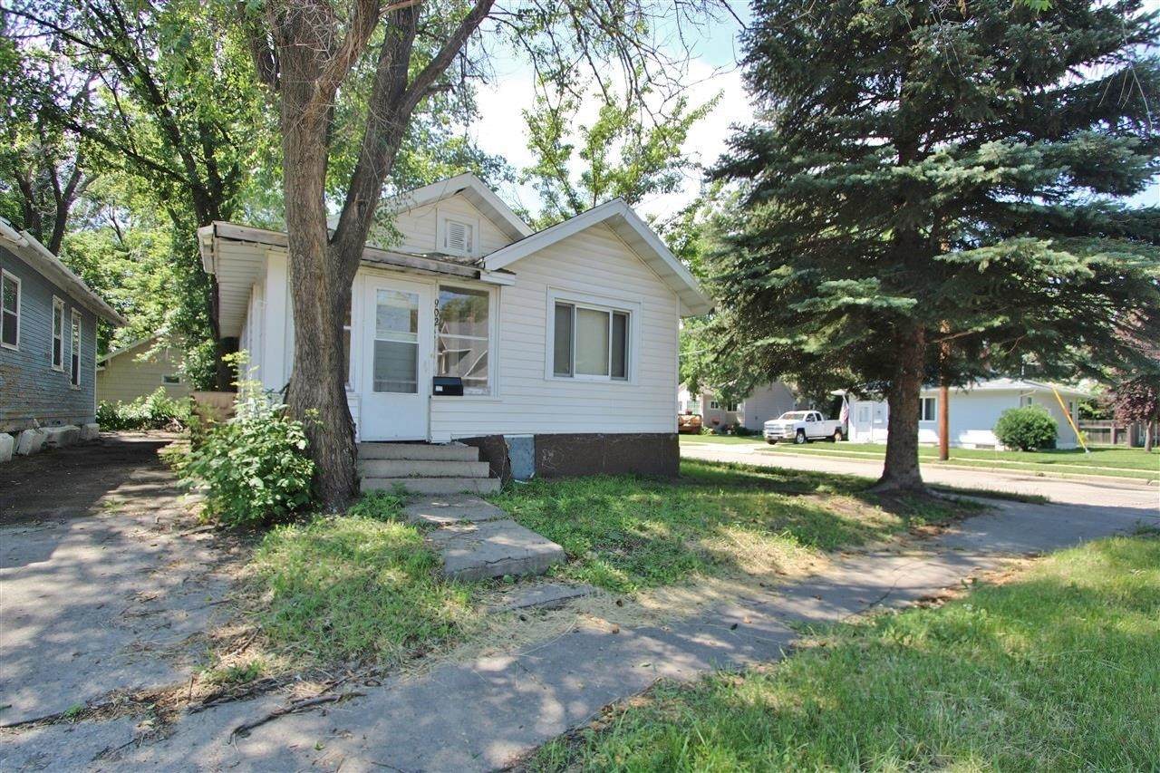 902 6th Ave - Photo 1