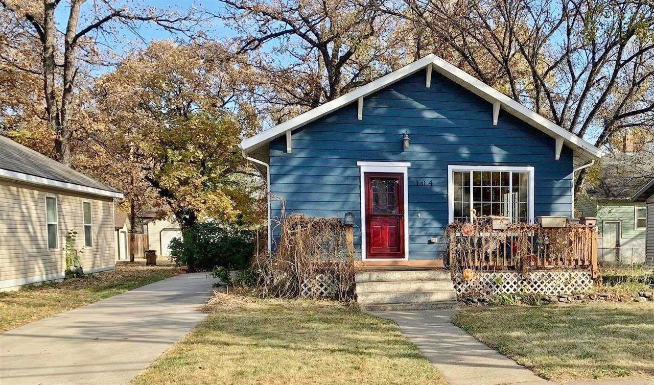 104 8th St - Photo 1