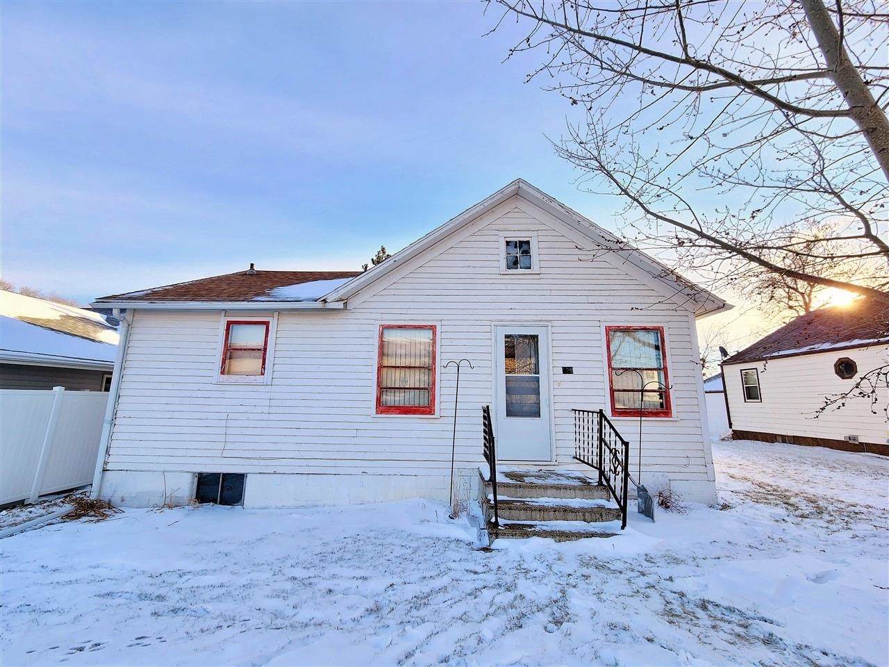 529 3rd St - Photo 1