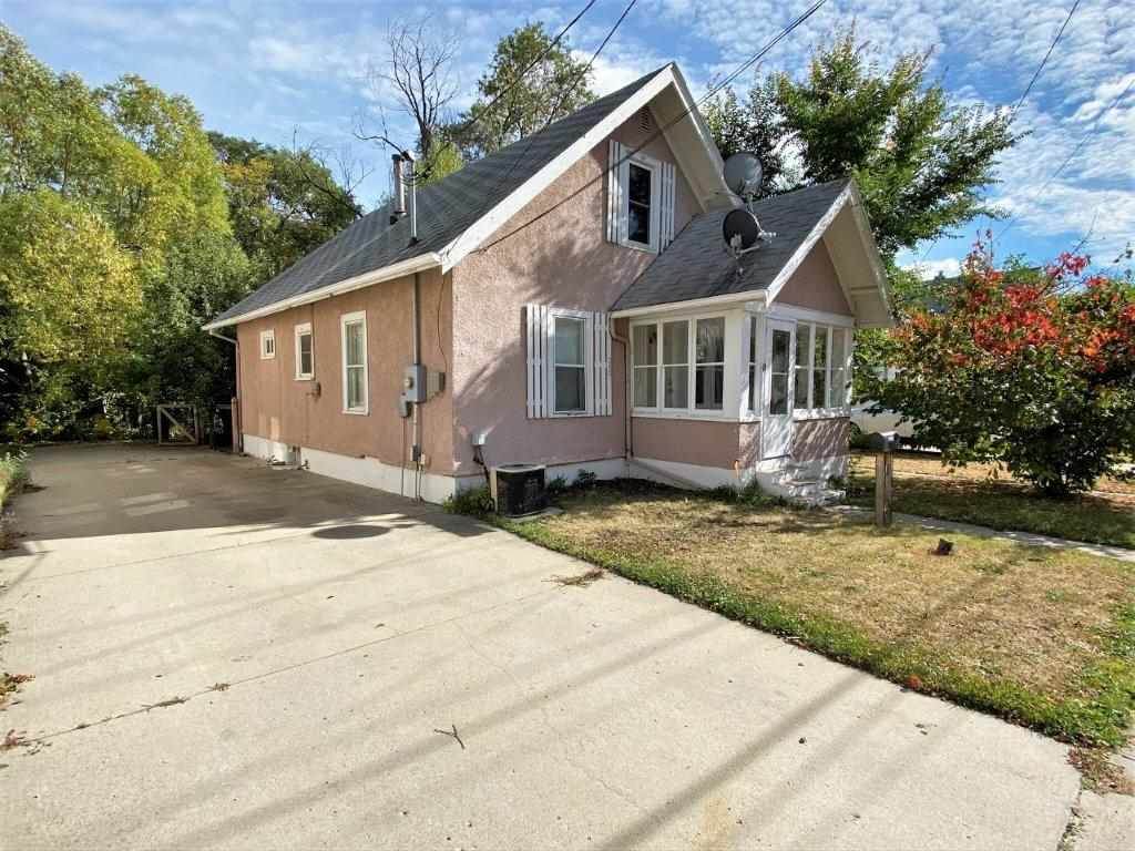 1008 1st St - Photo 1