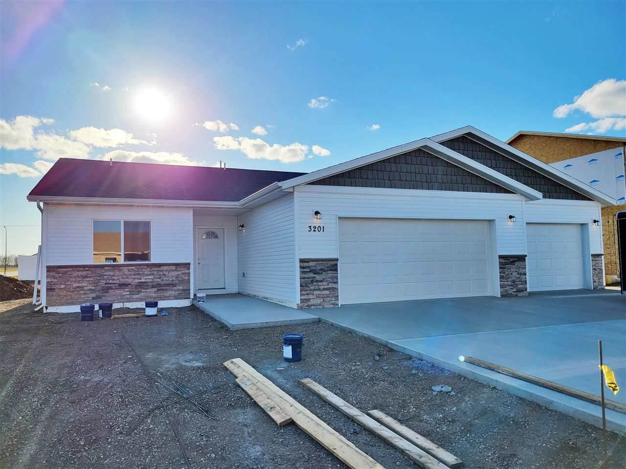 3201 Kodiak St - Photo 1