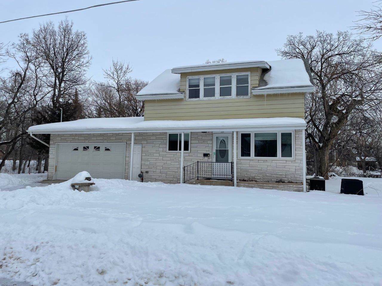 301 10th St - Photo 1