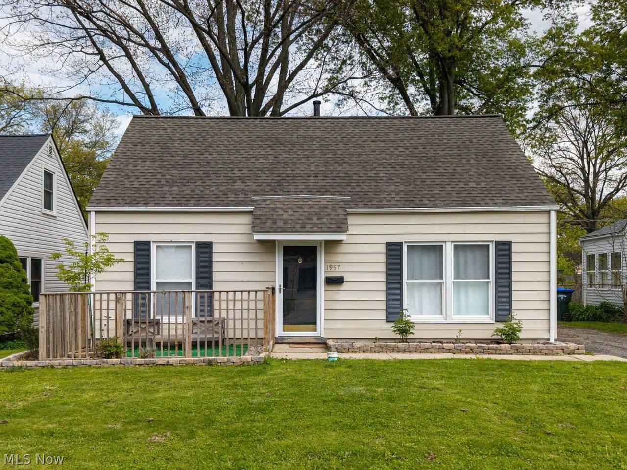 1957 Tudor Street - Photo 1