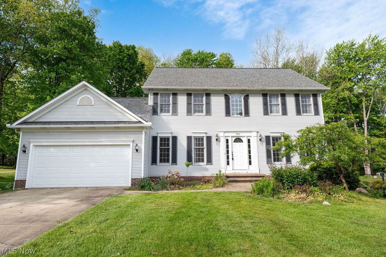 9812 Wellesly Boulevard - Photo 1