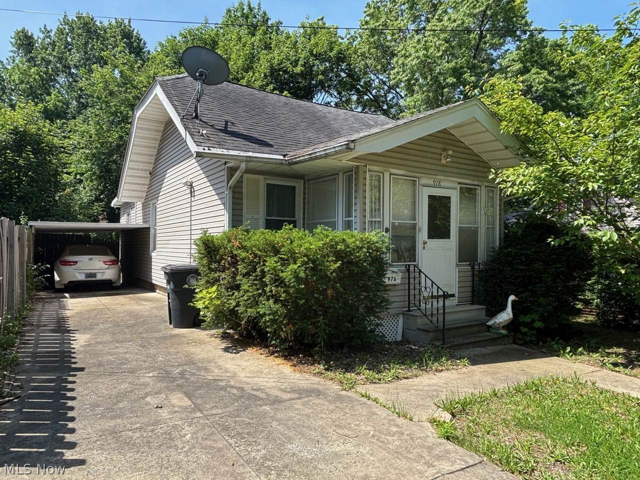 978 Indian Trail - Photo 1