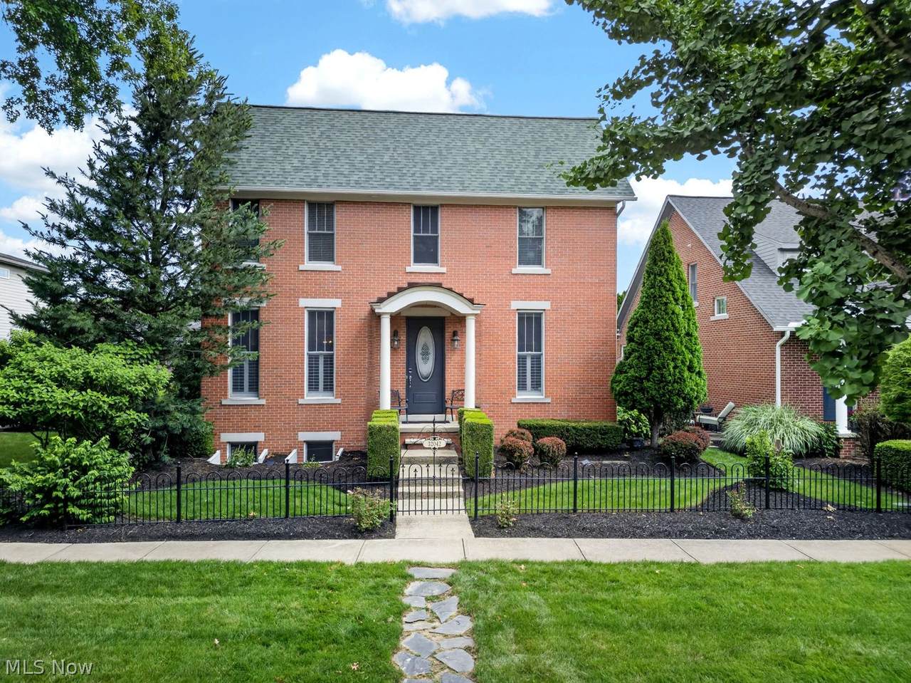 32042 Handford Boulevard - Photo 1