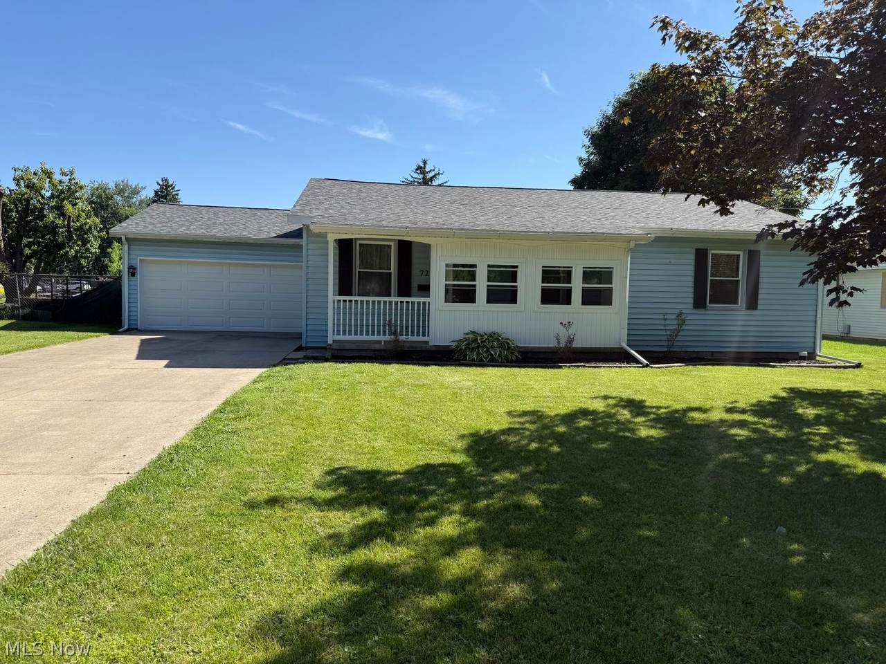 721 Thompson Street - Photo 1
