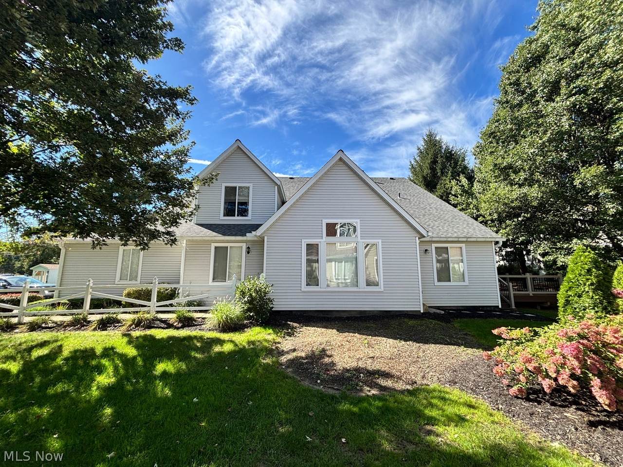 560 Queens Court - Photo 1