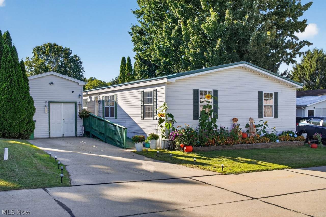 2672 Lake Breeze Drive - Photo 1