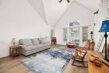 560 Queens Court - Photo 5